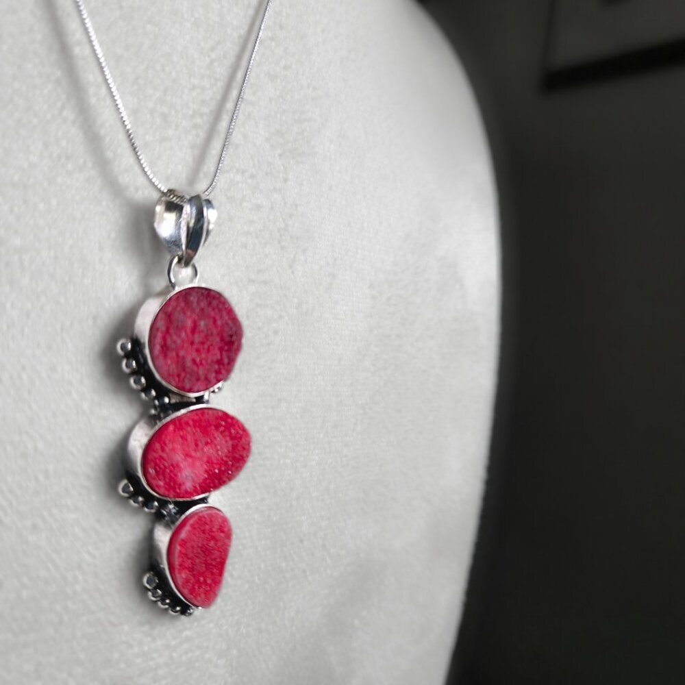 ARTISAN 3 SHIMMERING DEEP RED DRUZY STONE PENDANT STERLING NECKLACE